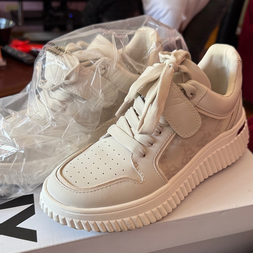 DKNY Cream Women's Sneakers